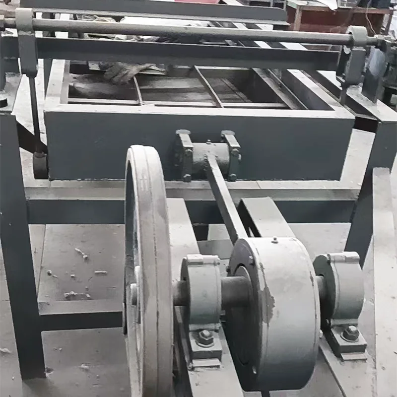 Universalleddriven vibrationsskärm med stor amplitud